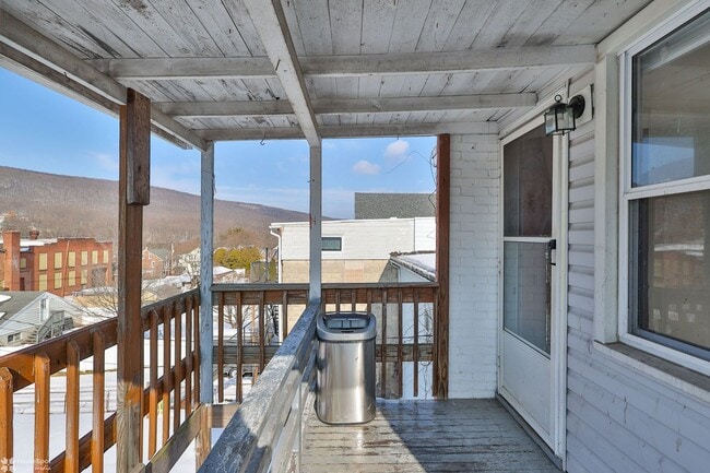 Building Photo - 50 W Catawissa St