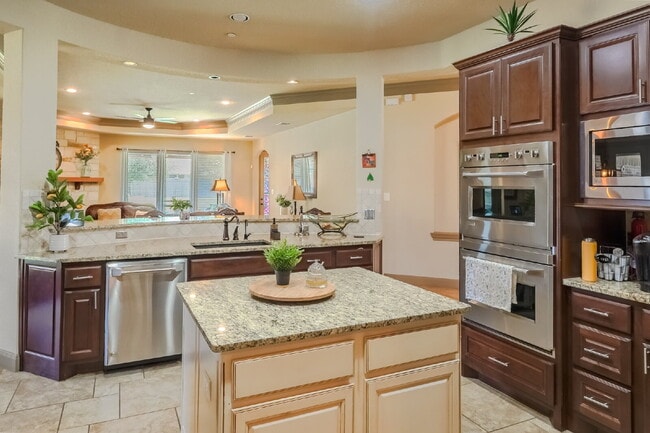 Building Photo - 5919 Dewdrop Ln