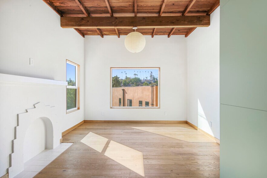 Building Photo - 3361 Hamilton Way