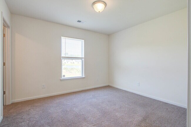 Building Photo - 183 Brittondale Rd