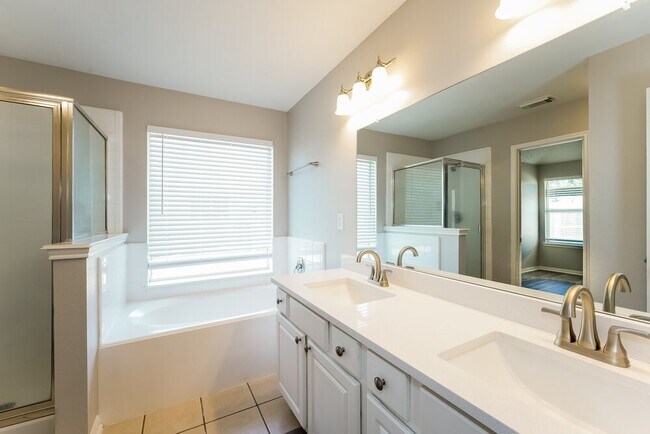 Building Photo - 20827 Oak Rain Ct