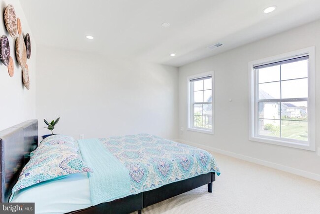 Building Photo - 41355 Tarragon Leaf Dr