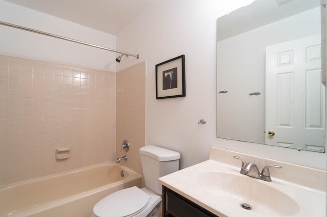 Building Photo - 1553 Templeton Pl