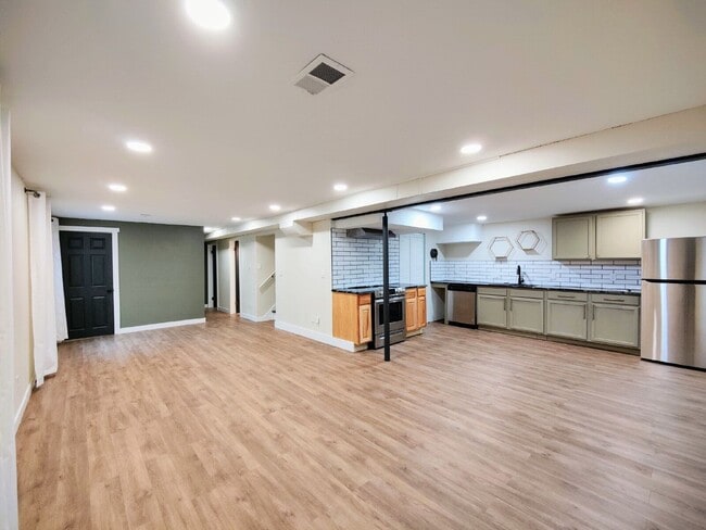 Building Photo - 7770 S Kit Carson Dr