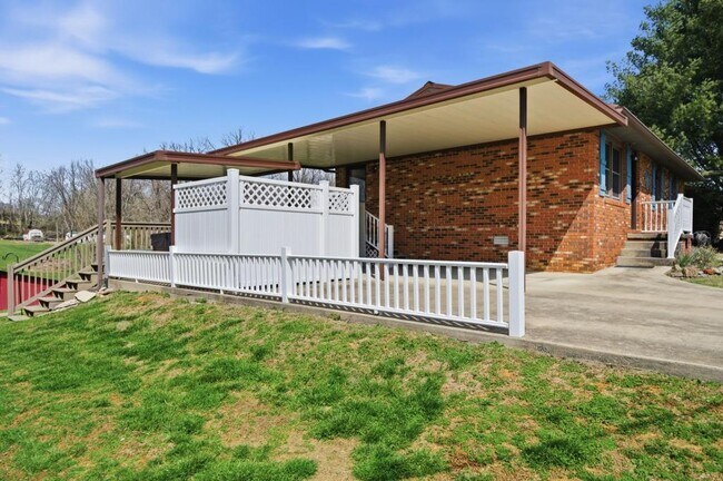 Building Photo - 392 Minga Rd