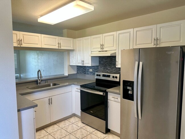 Building Photo - 2 bedroom 2 bath unit in highly desirable ...