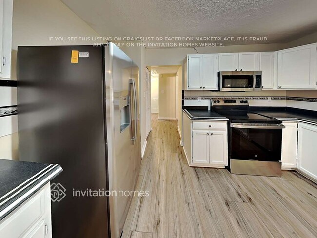 Building Photo - 1309 Tyrone Blvd N