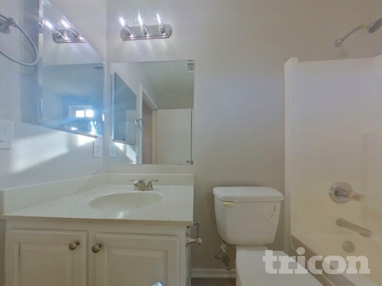 Building Photo - 12306 N Palm St