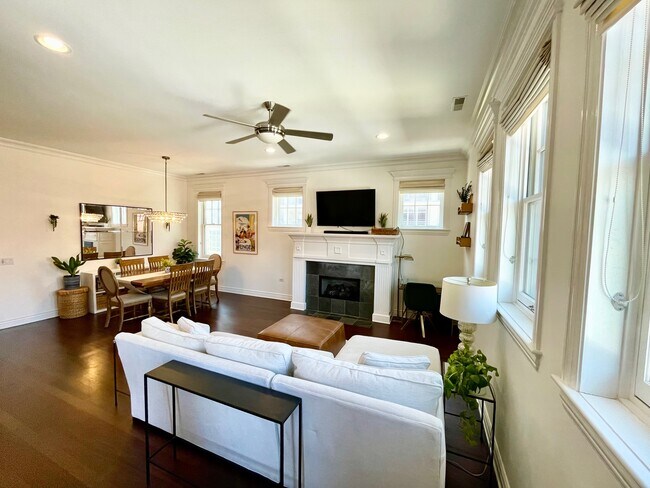 Living - 35 S Racine Ave