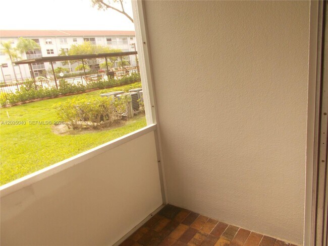 Building Photo - 1400 SW 124th Terrace