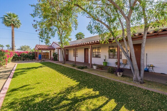 Primary Photo - 928 W McDowell Rd