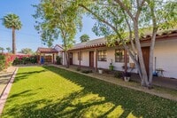 Building Photo - Two Bedrooms - Central Phoenix!