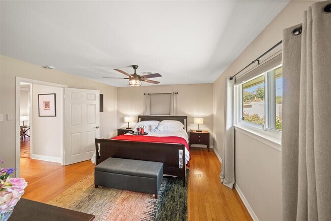 Building Photo - 2523 Droxford Dr