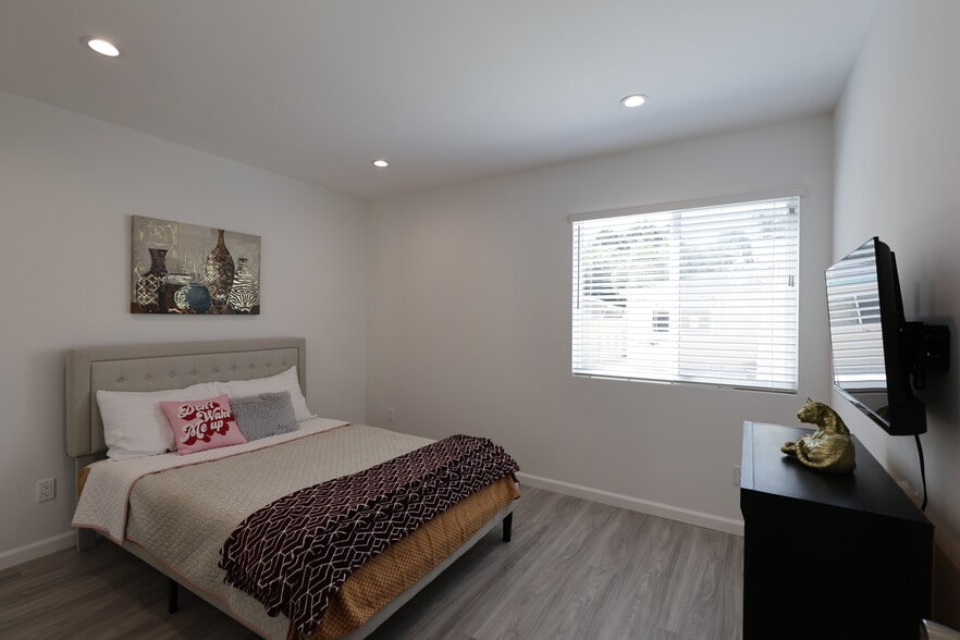 Building Photo - 18623 Bryant St