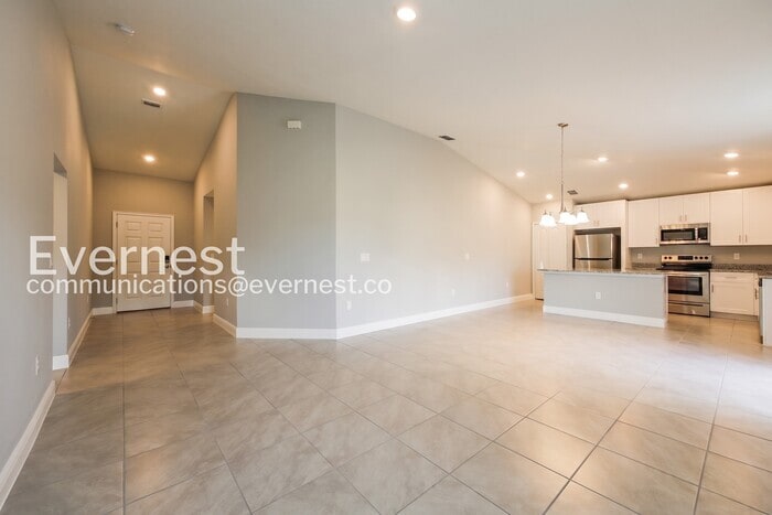 Building Photo - 528 Bristol Cir
