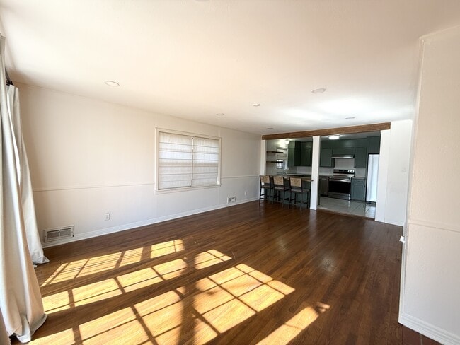 Building Photo - 1100 W Grand Ave