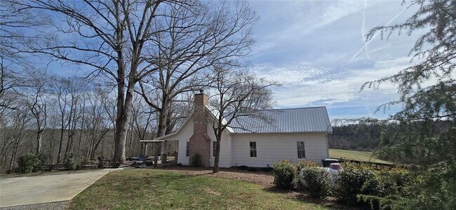 Building Photo - 812 Bessie Ln