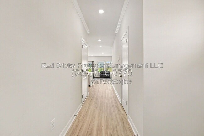 Building Photo - 2043 Old Rivers Rd