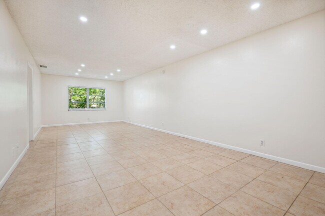 Building Photo - 308 Southwind Ct