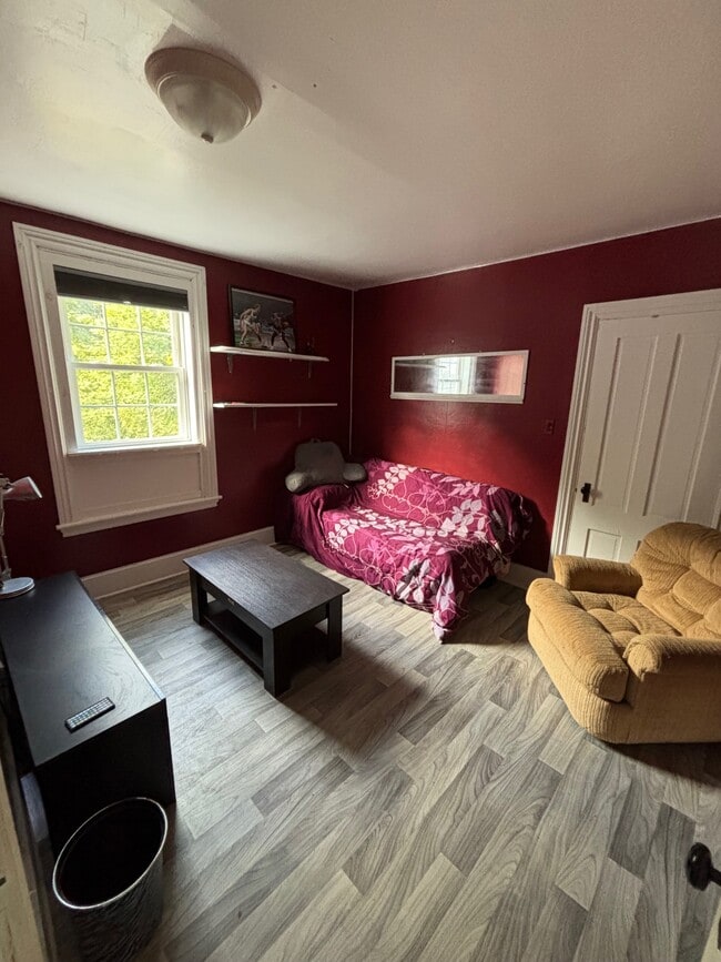 Building Photo - 23 Elm St