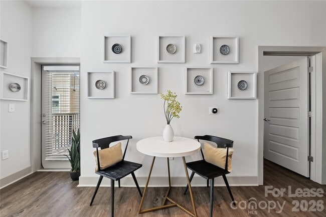 Building Photo - 905 Kenilworth Ave