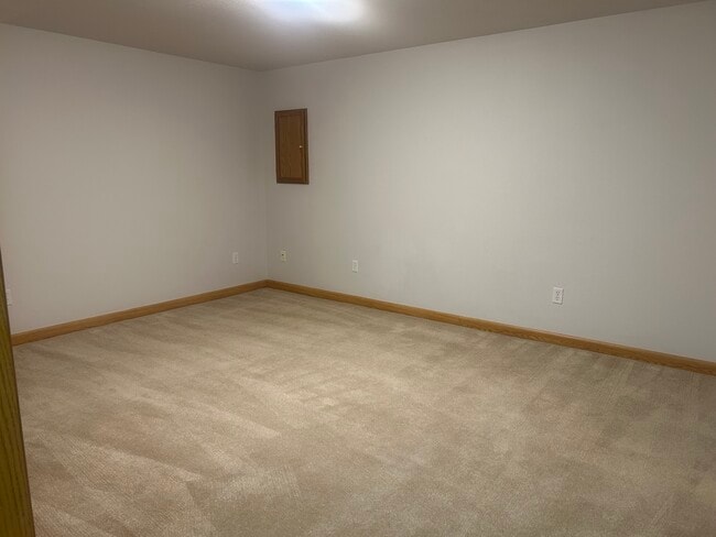 Family room lower level - 3716 Decathlon Pky