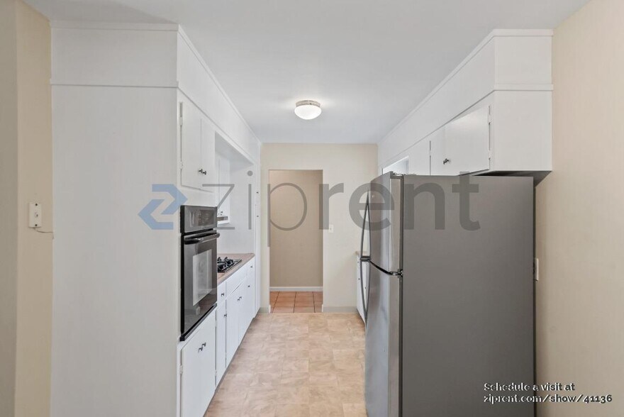 Building Photo - 1385 Vernal Dr