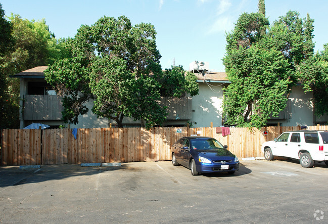 Building Photo - Las Palmas Apartments