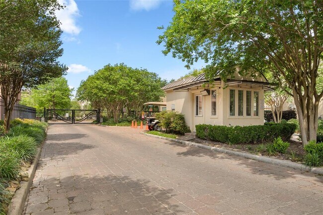 Building Photo - 9008 Bayview Cove Dr