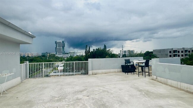 Building Photo - 329 SE 3rd St