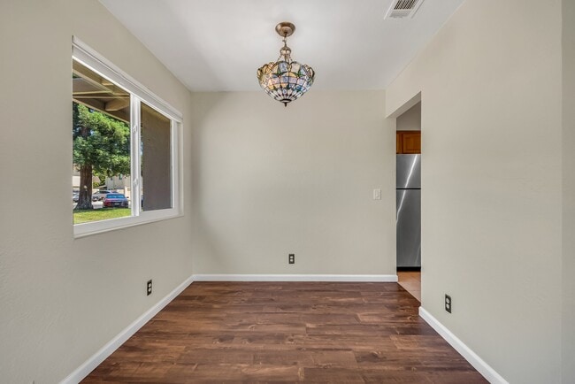 Building Photo - 1035 Mohr Ln