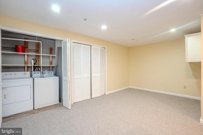 Building Photo - 1311 Blossom Cir