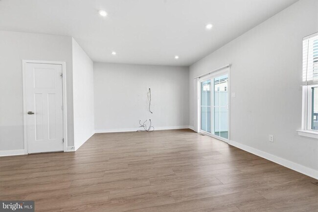 Building Photo - 30 Dolcie Ln