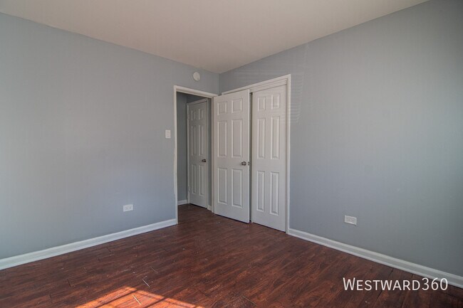 Building Photo - 1465 E 69th St