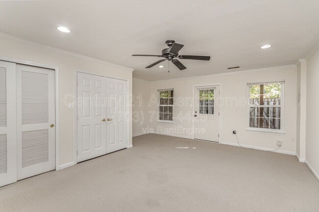 Building Photo - 4035 Cressida Pl