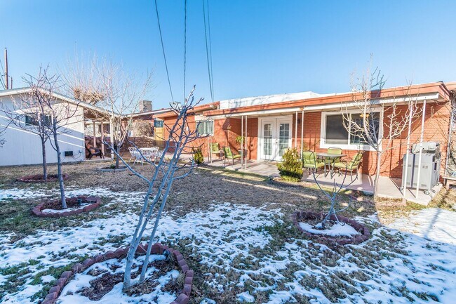 Building Photo - Furnished 3 bedroom, 2 bath home in Northeast El Paso!