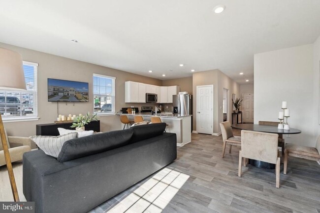 Building Photo - 171 Rae Ct