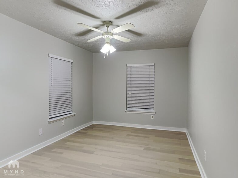 Building Photo - 15218 Tresch Ln