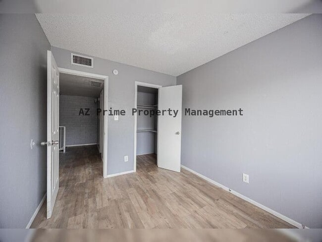 Building Photo - 5440 W Belleview St