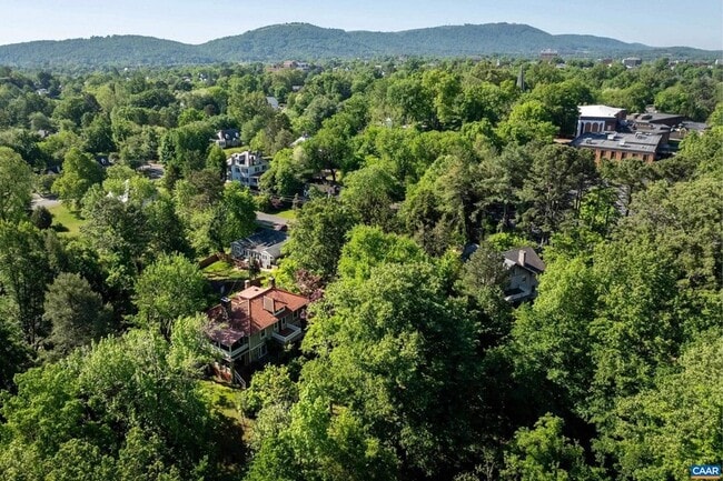 Building Photo - 502 Park Hill