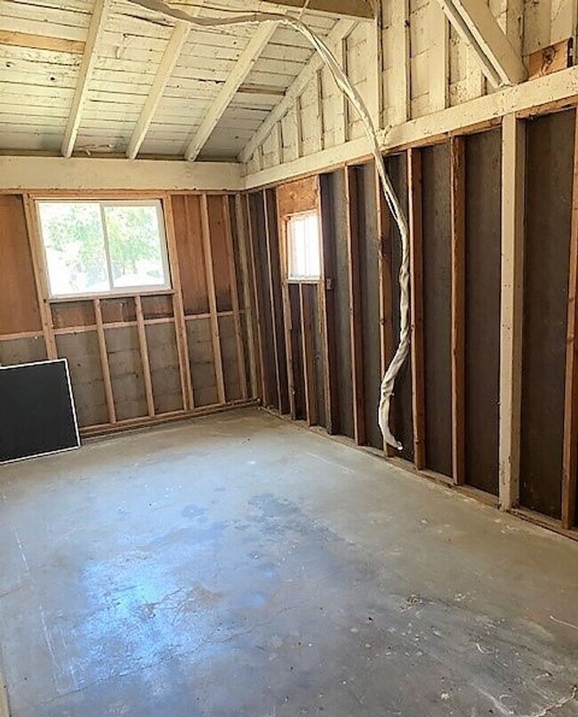 Building Photo - 4th21077 (OTF)