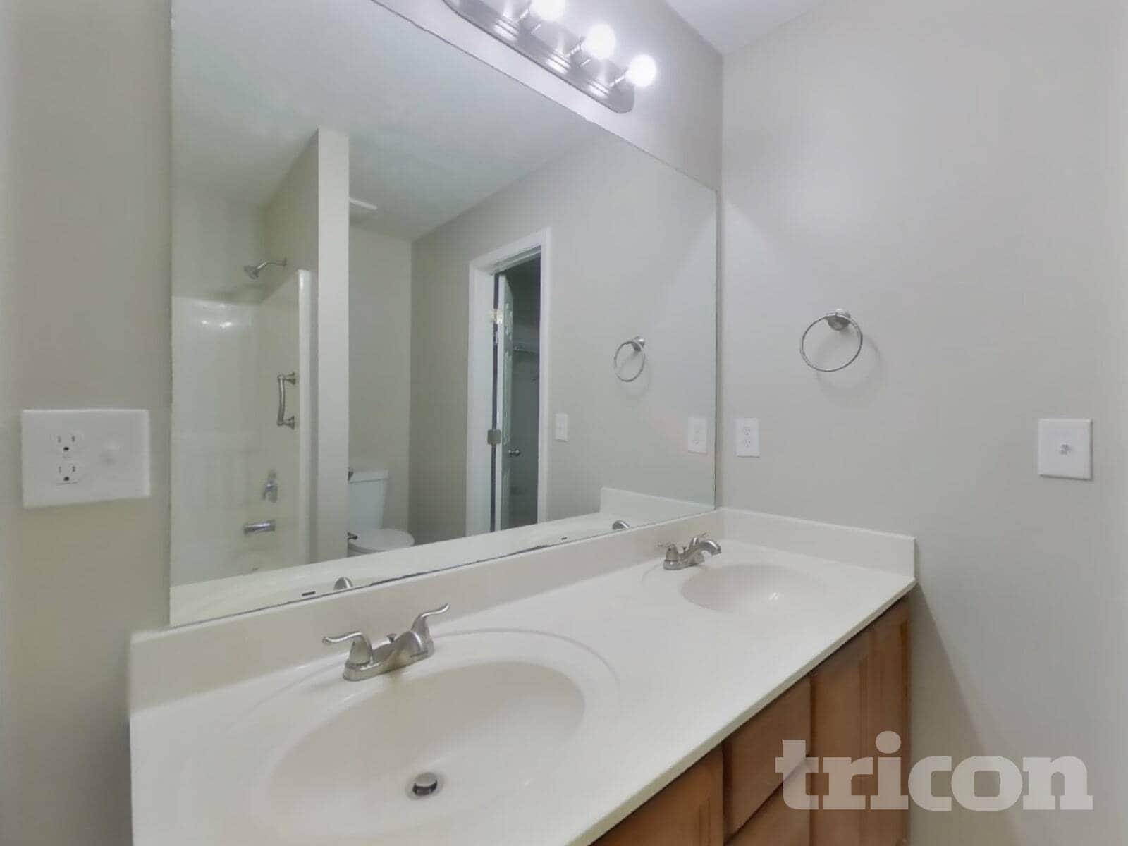 Building Photo - 3505 Flora Dr