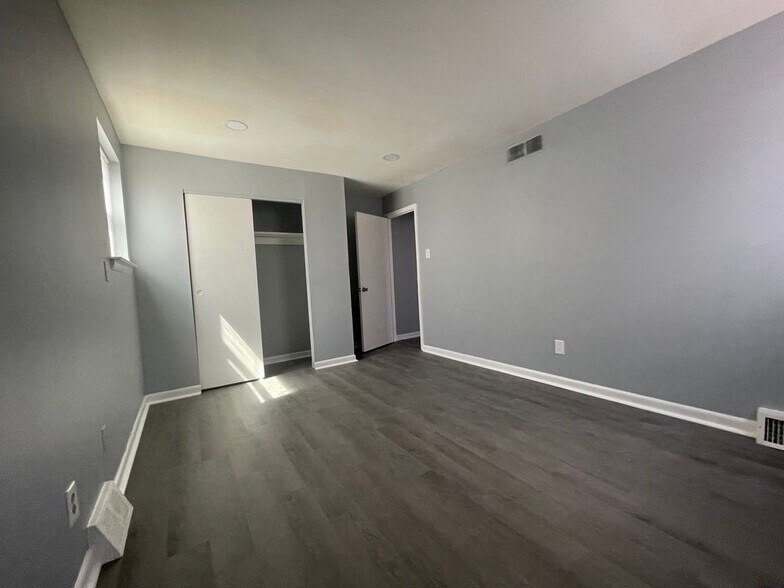 Building Photo - 2331 Hoffnagle St