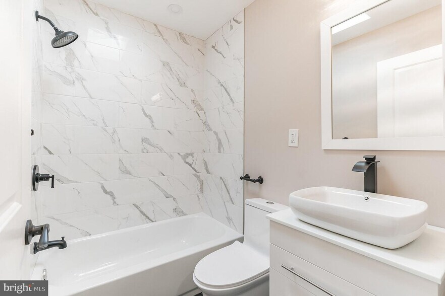 Building Photo - 1828 Hoffman St