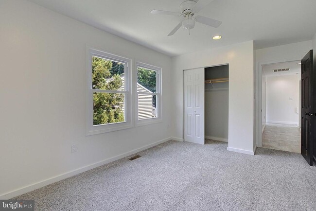 Building Photo - 5645 Battee Dr