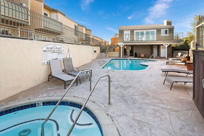 Building Photo - Fully Furnished 3BR/2BA Condo with Vaulted Ceilings, Close Proximity to UCSD and Medical Centers!...