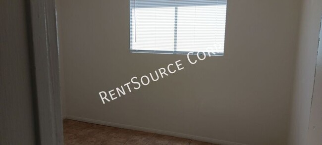 Building Photo - 3 Bedroom Home for Rent in Barstow