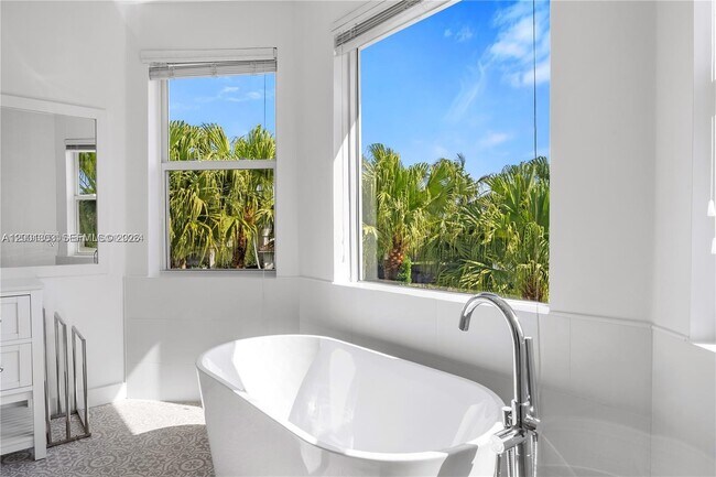 Building Photo - 16449 SW 84th Pl