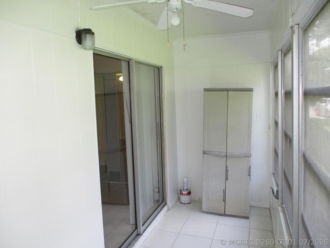 Building Photo - 506 Mansfield M
