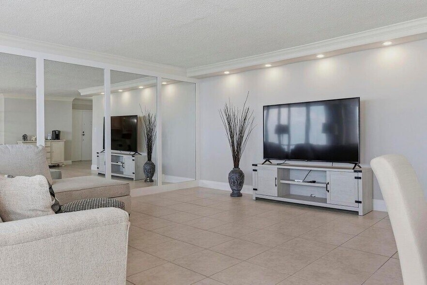 Building Photo - 4280 Galt Ocean Dr